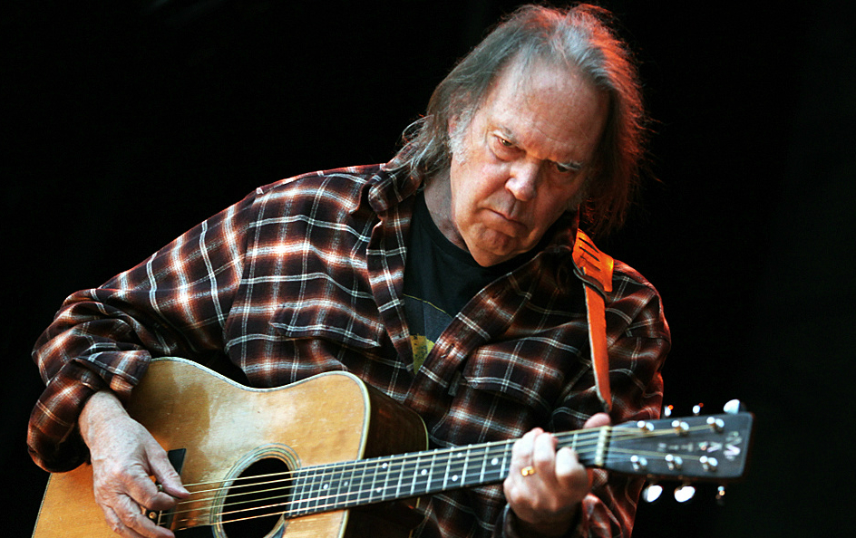 Neil Young não para: disco novo e mais uma biografia a caminho