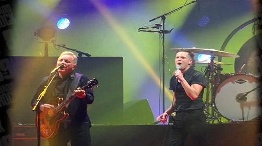 Brandon Flowers revela seu encontro com Bernard Sumner… no banheiro