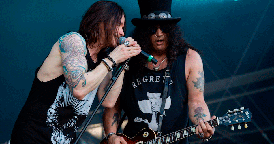 Vídeo: Slash e Myles Kennedy fazem homenagem ao amigo Taylor Hawkins
