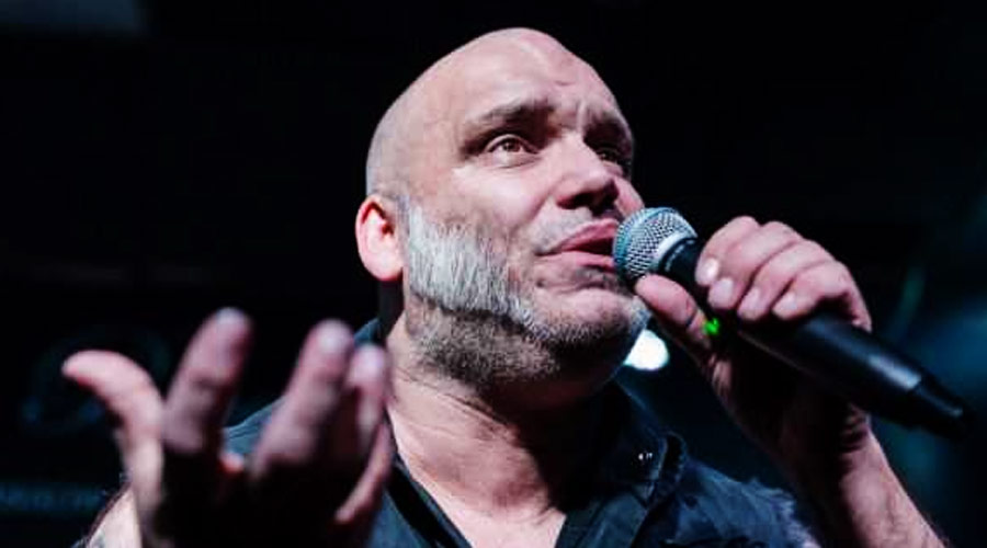 Blaze Bayley, ex-vocal do Iron Maiden, sofre ataque cardíaco
