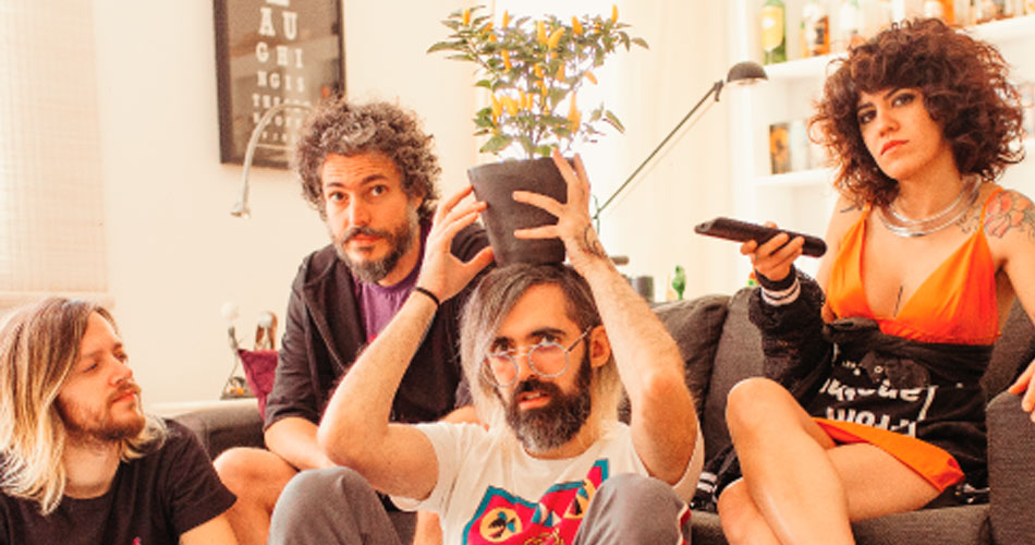 Supercombo se apresenta em SP neste domingo