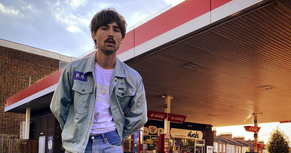 Will Joseph Cook compartilha novo single; veja clipe de “Be Around Me”